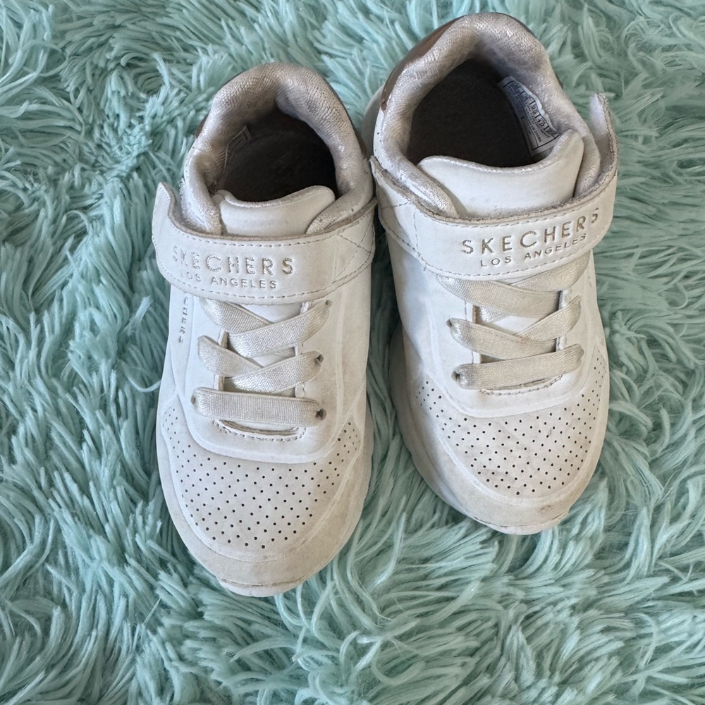 Skechers Toddler’s Uno Lite Sneakers (6)